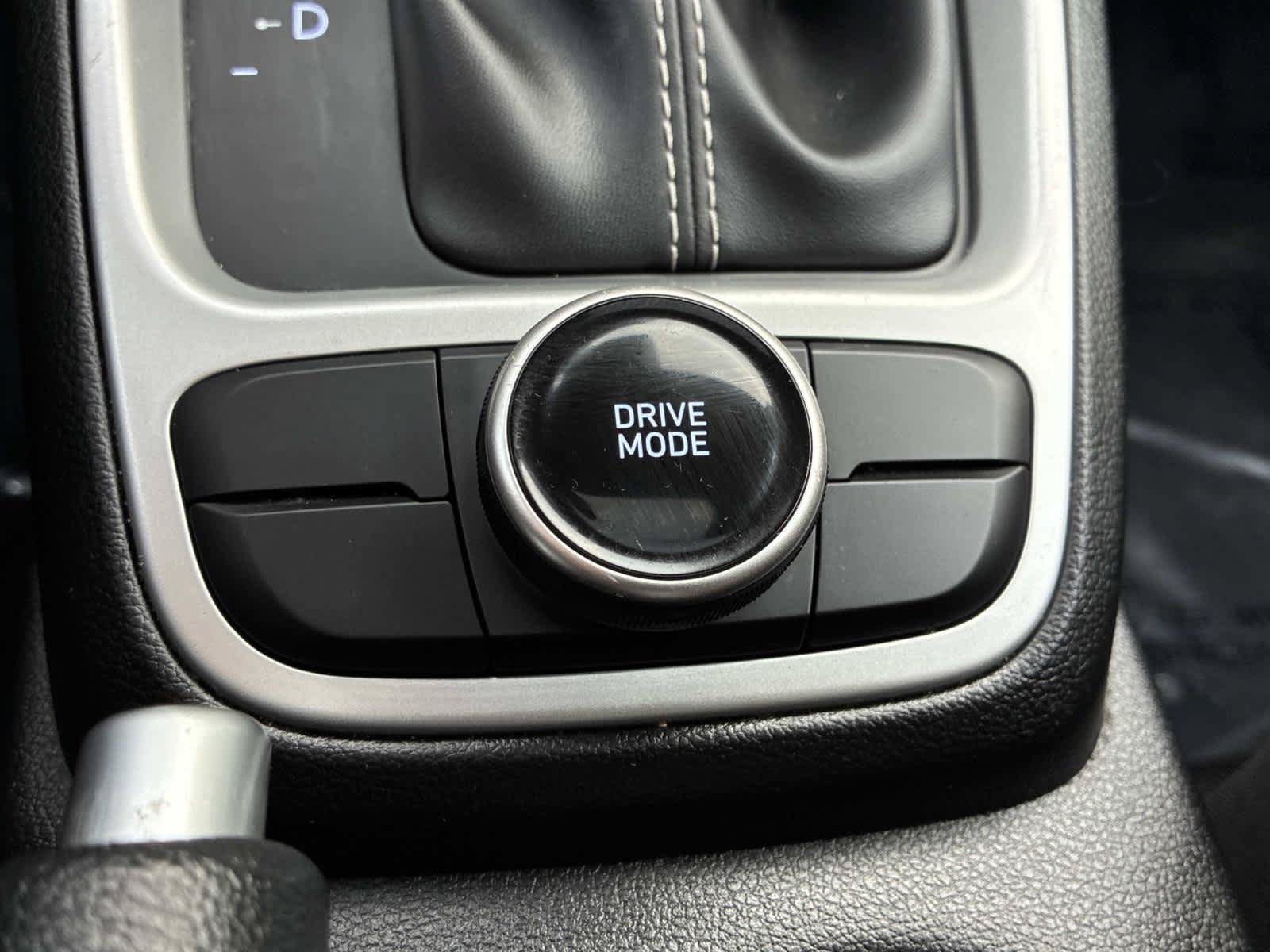 Used 2025 Hyundai Venue SEL FWD image 36