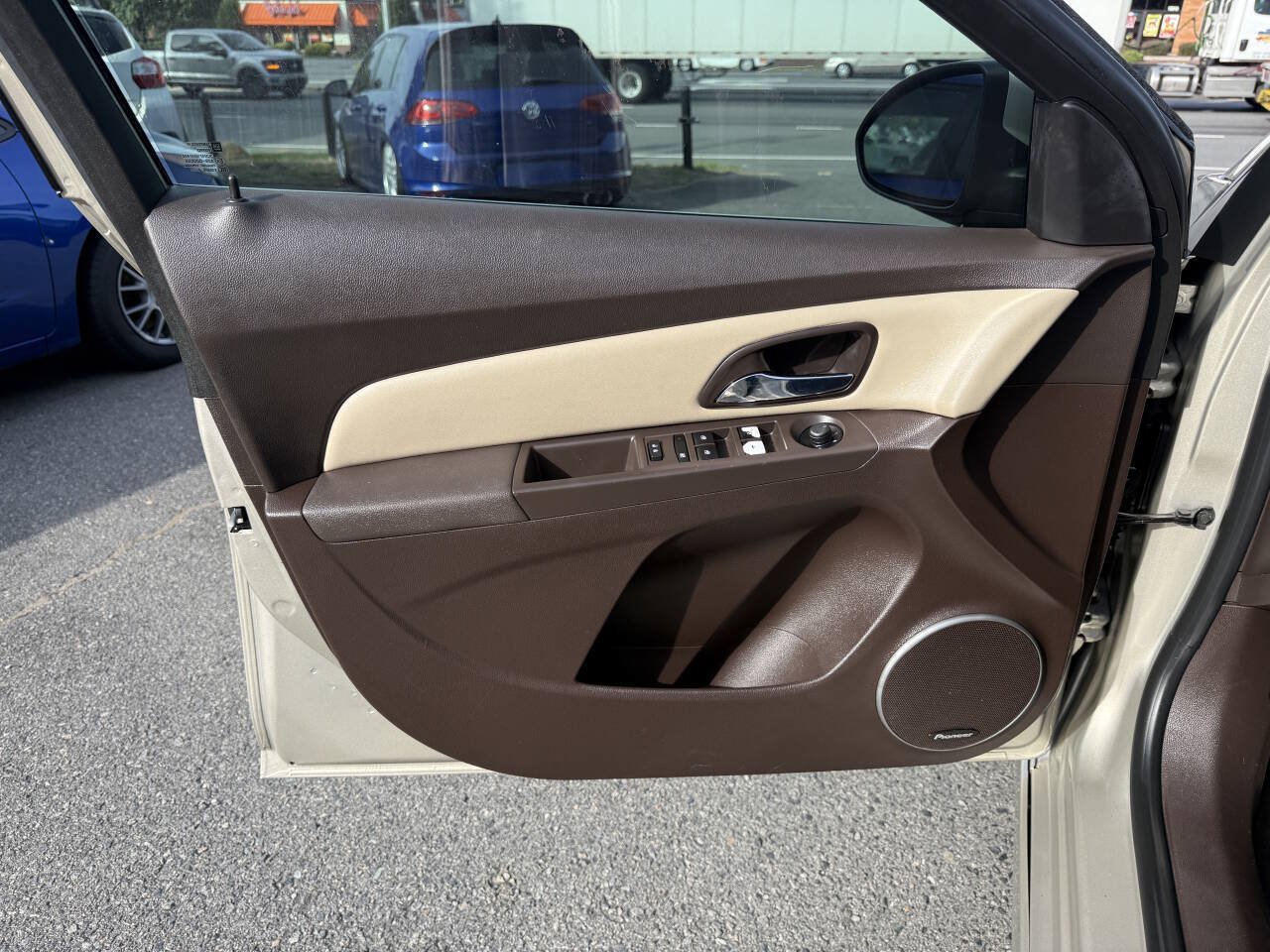 Used 2015 Chevrolet Cruze LT w/ Sun, Sound and Sport Package FWD image 23