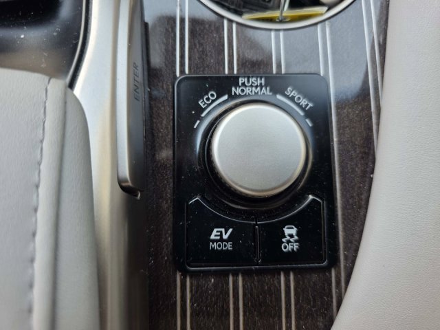 Used 2019 Lexus RX 450h AWD w/ Luxury Package image 17