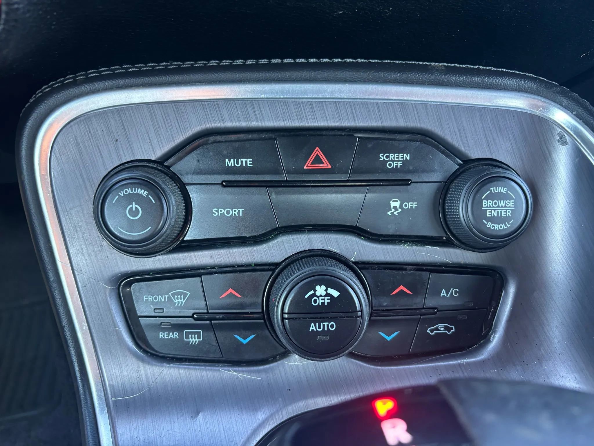 Used 2017 Dodge Challenger R/T image 18