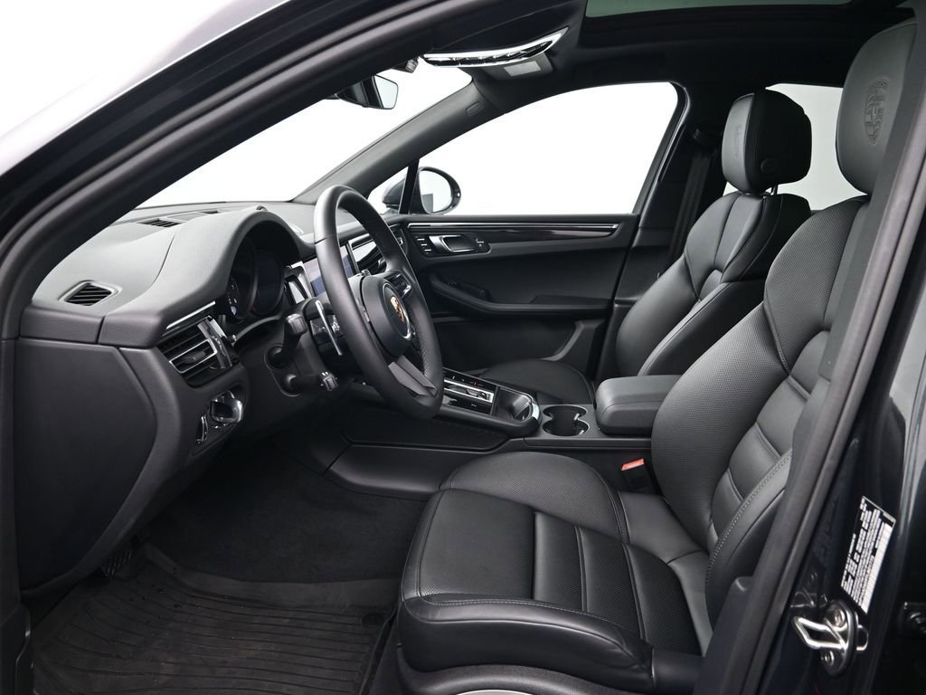 Certified 2026 Porsche Macan image 4