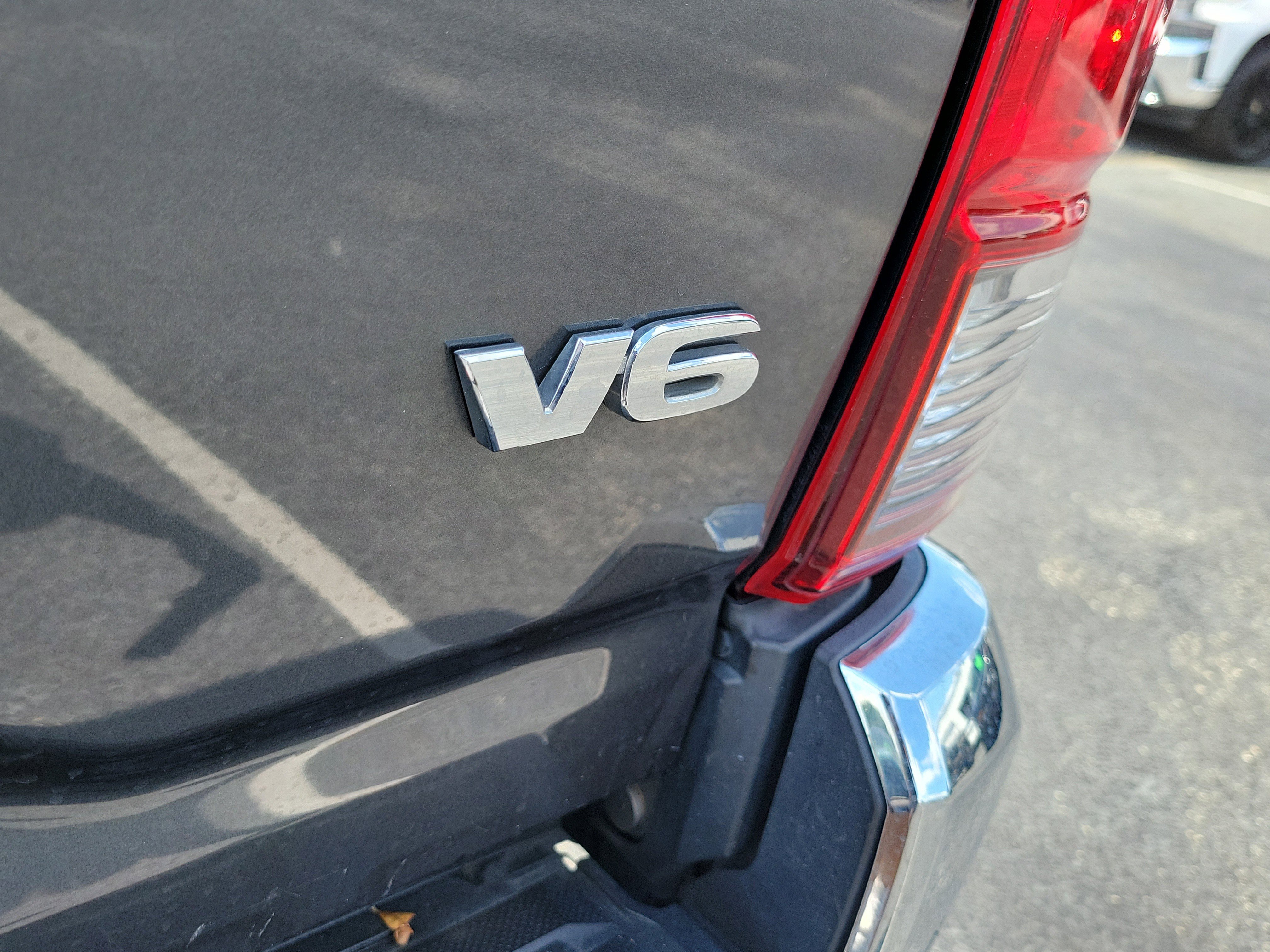 Used 2019 Toyota Tacoma SR5 AWD/4WD image 9