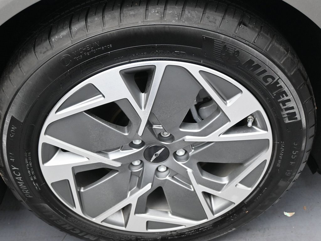 Used 2025 Genesis GV60 RWD image 41