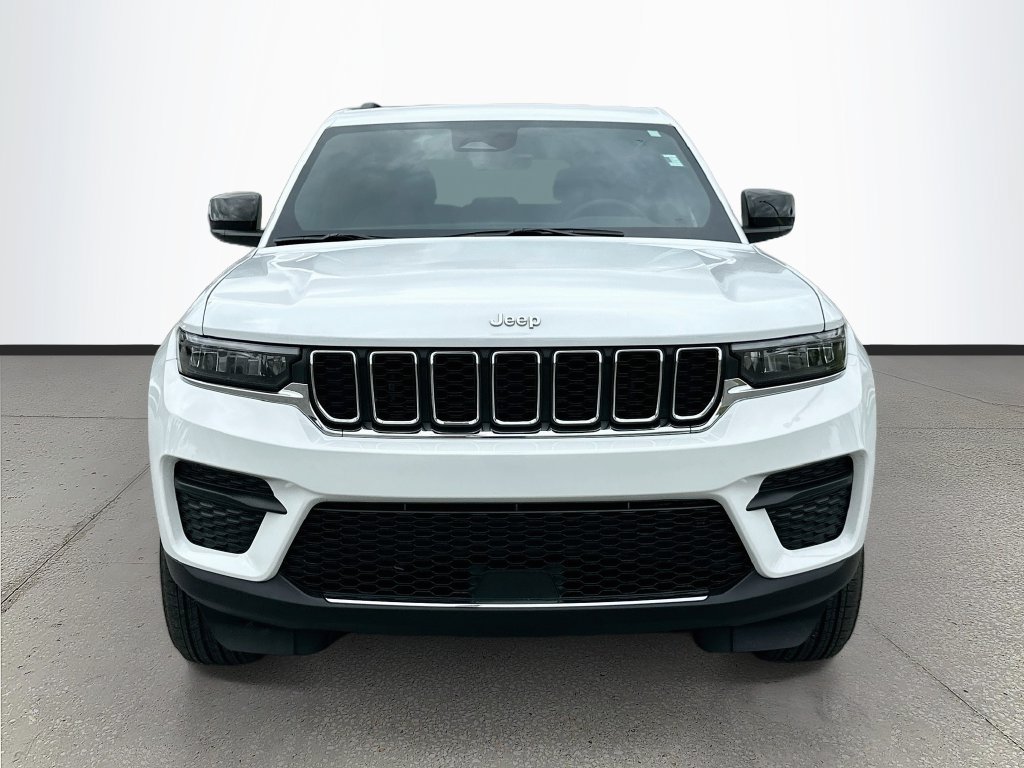 Used 2025 Jeep Grand Cherokee Laredo X w/ Trailer Tow Package RWD image 2