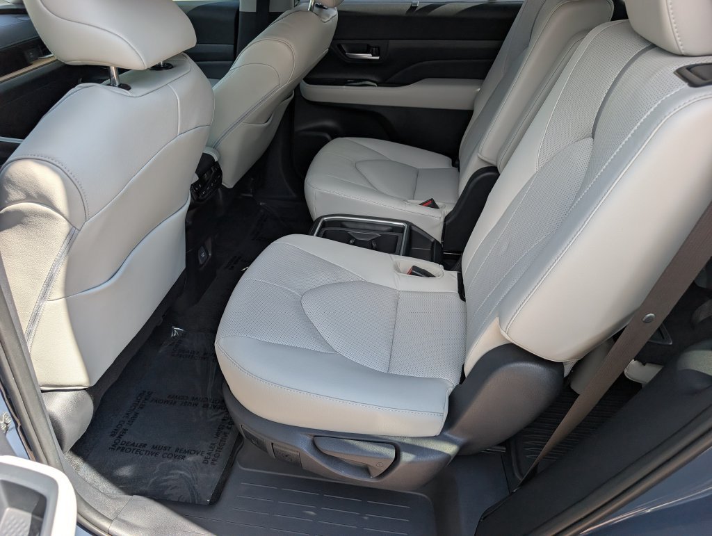 Used 2025 Toyota Grand Highlander AWD image 27