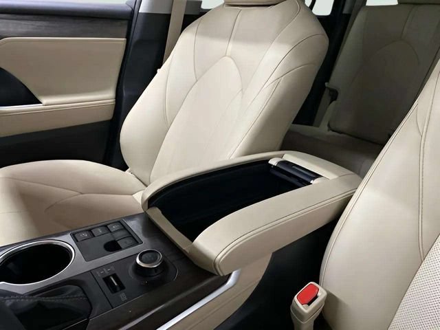 Used 2024 Toyota Highlander Limited AWD/4WD image 54