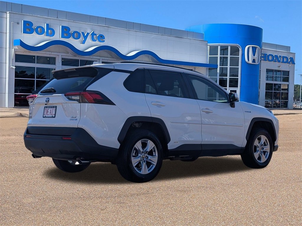 Used 2021 Toyota RAV4 XLE image 5