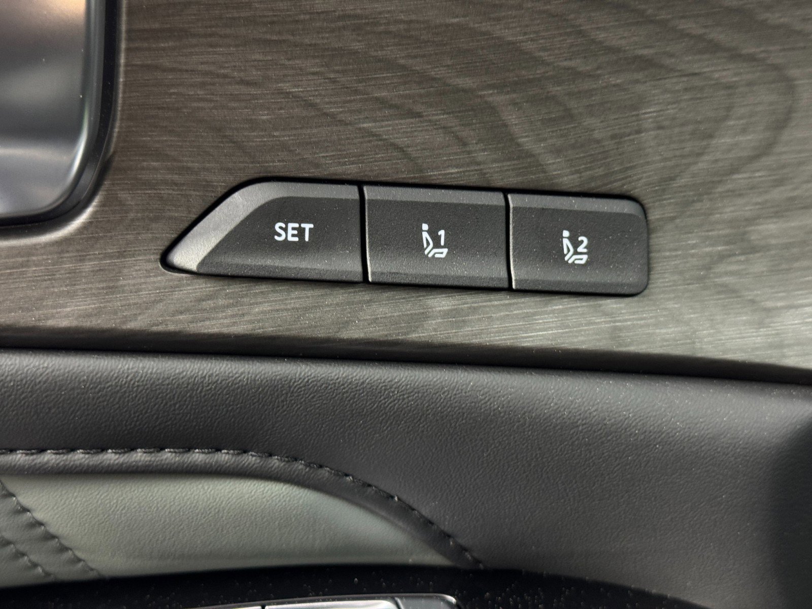 Used 2025 Kia Sorento SX Prestige w/ Sage Leather Package image 18