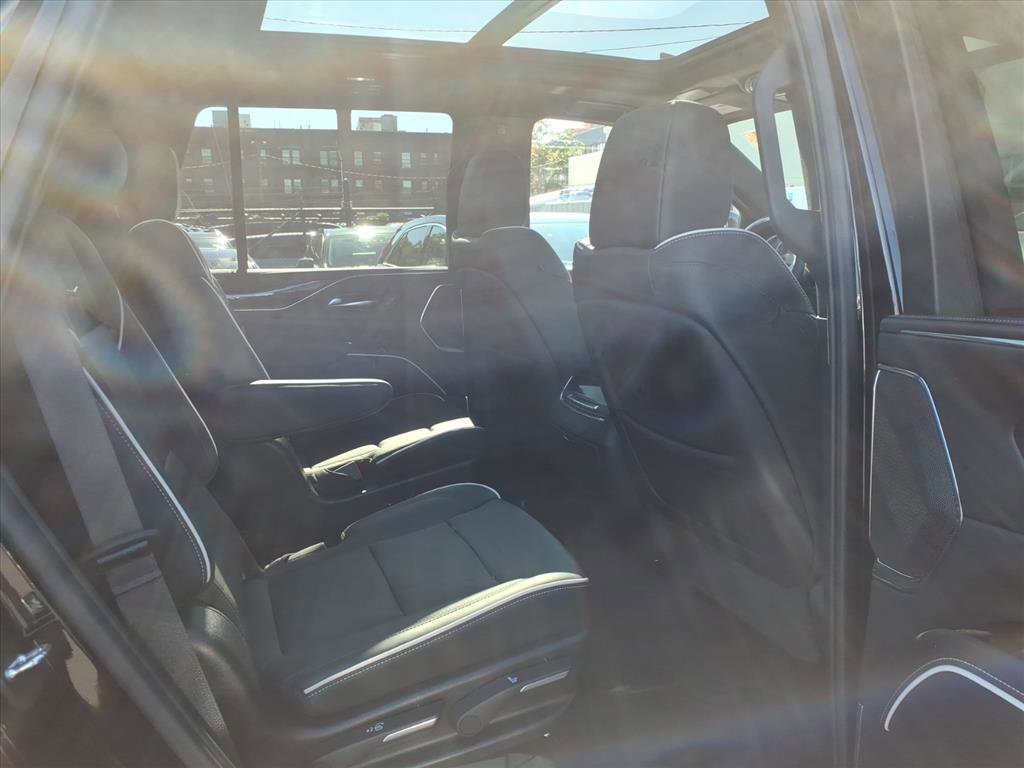 Certified 2024 Cadillac Escalade Sport w/ LPO, ONYX Package image 39