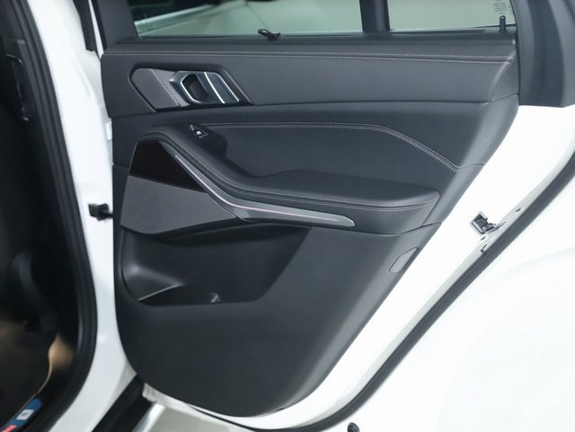 Used 2026 BMW X5 xDrive40i w/ Climate Comfort Package image 32