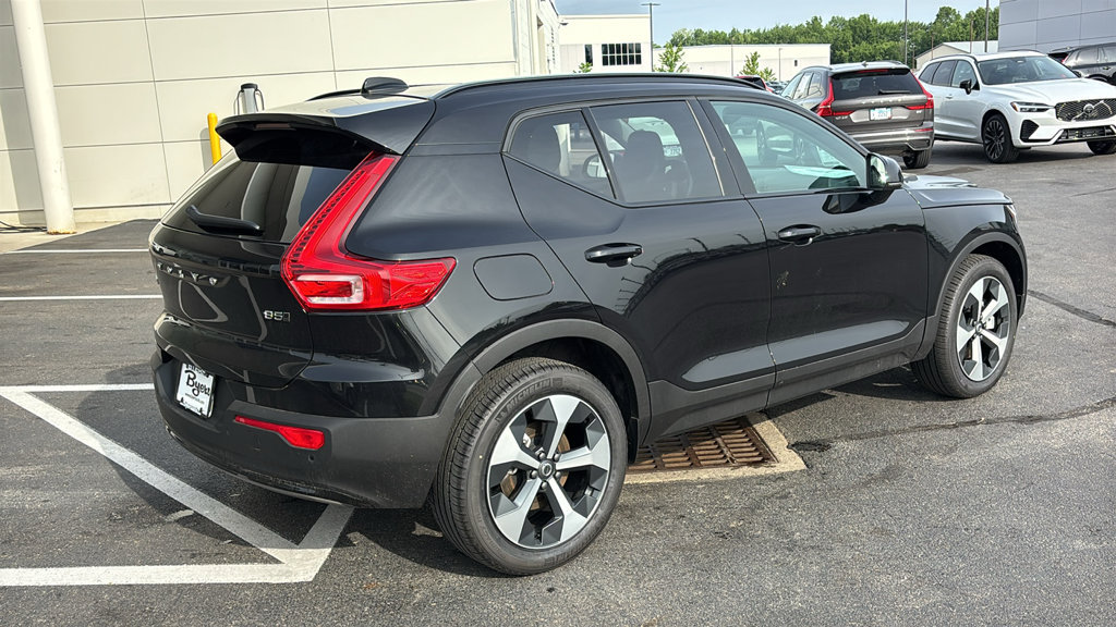 New 2026 Volvo XC40 B5 Core w/ Climate Package AWD/4WD image 29