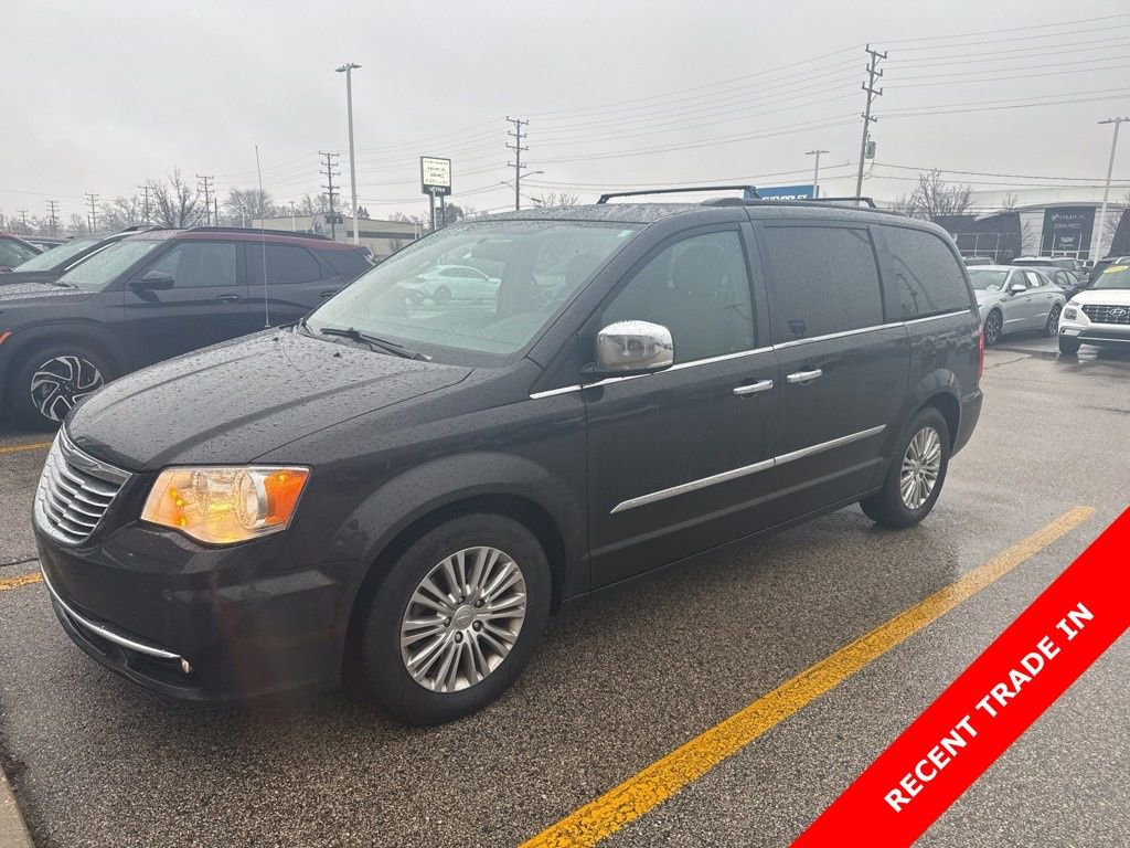 Used 2015 Chrysler Town & Country Touring-L w/ Driver Convenience Group image 1