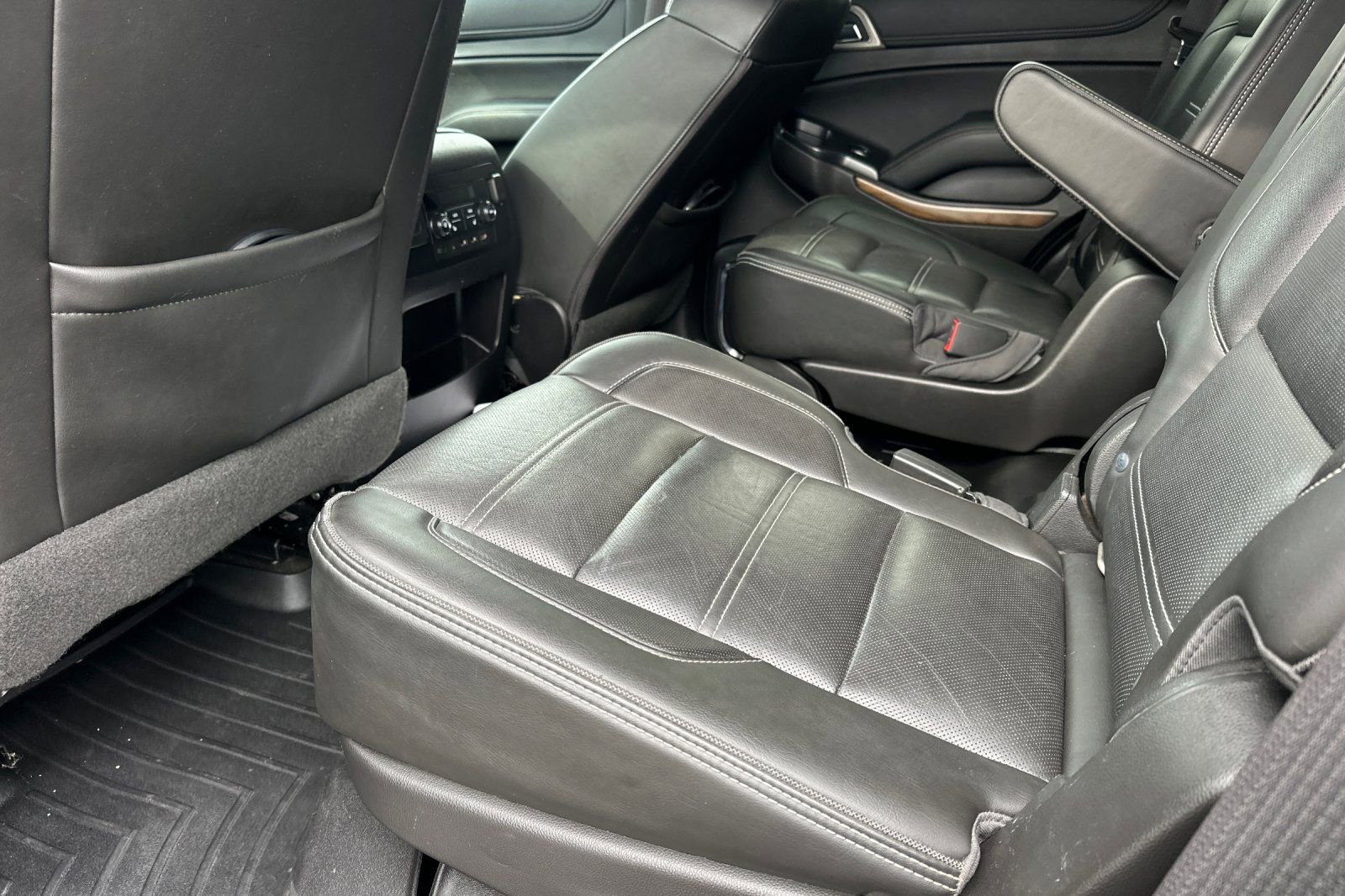 Used 2018 GMC Yukon Denali w/ Open Road Package image 12