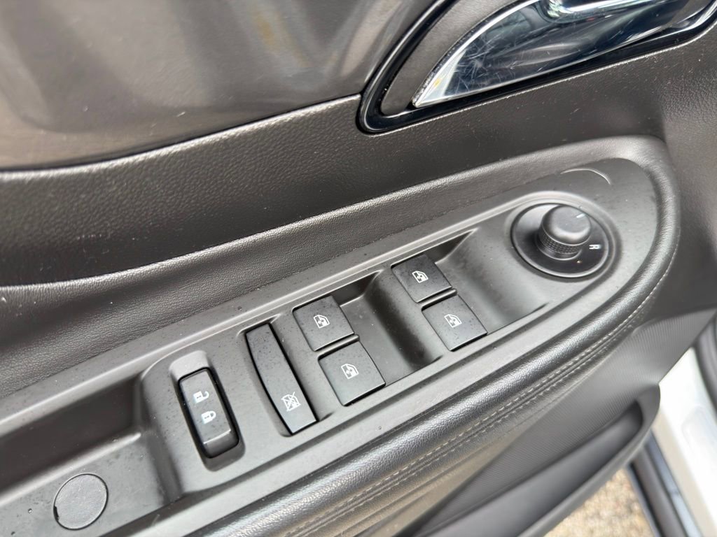 Used 2017 Buick Encore Essence AWD/4WD image 5