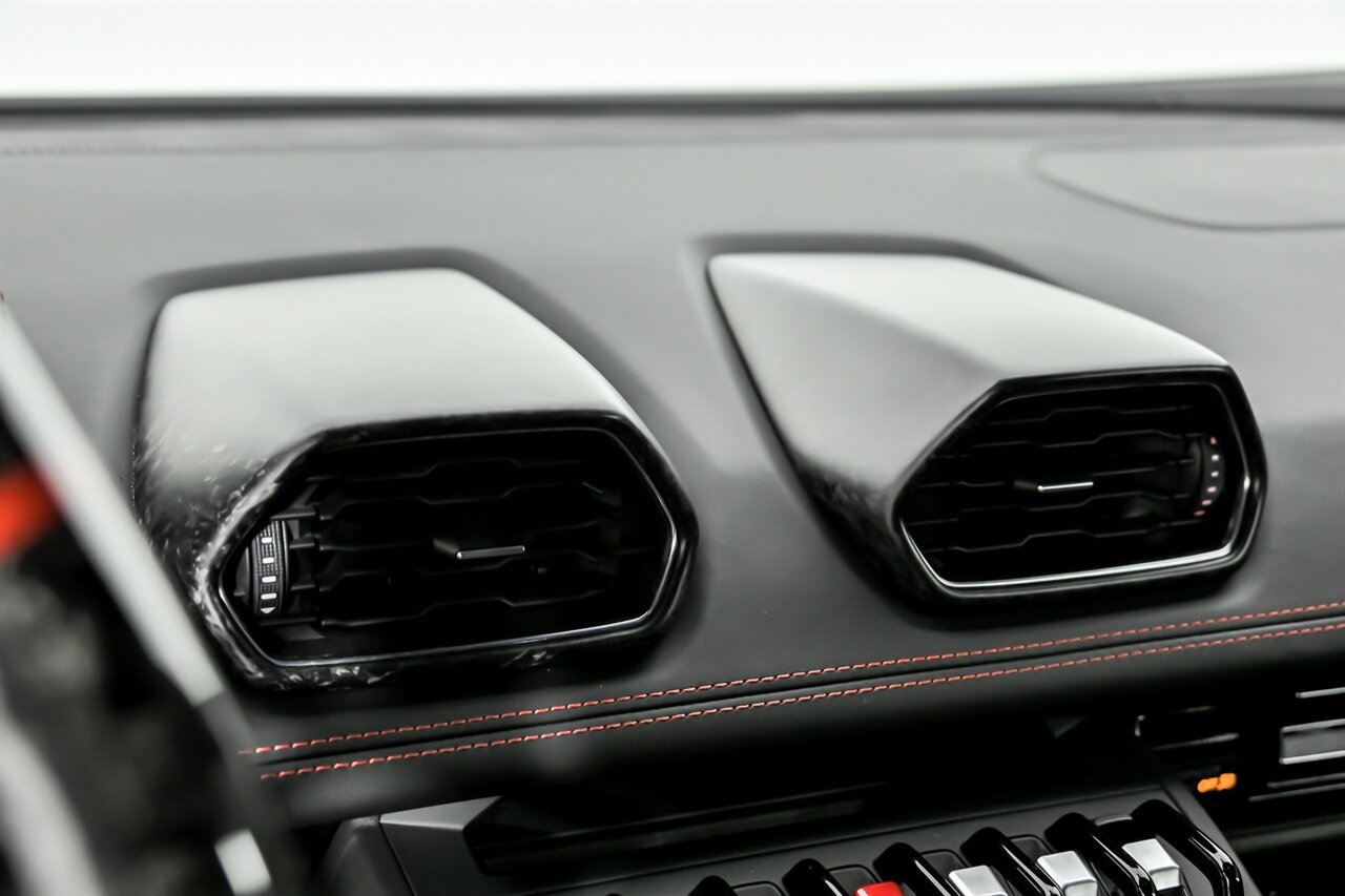 Used 2021 Lamborghini Huracan EVO image 34