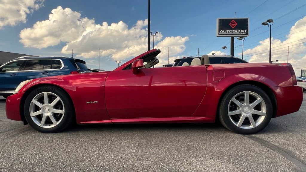Used 2005 Cadillac XLR Base image 3