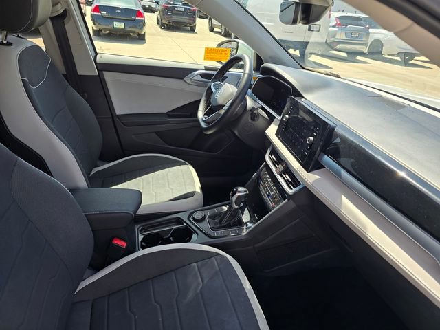 Used 2025 Volkswagen Taos SE AWD/4WD image 11