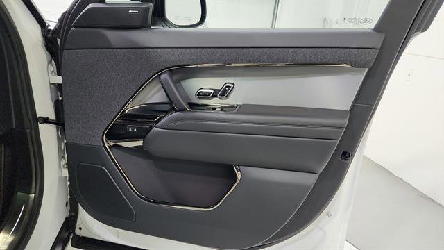 Used 2025 Land Rover Range Rover Sport SE image 30