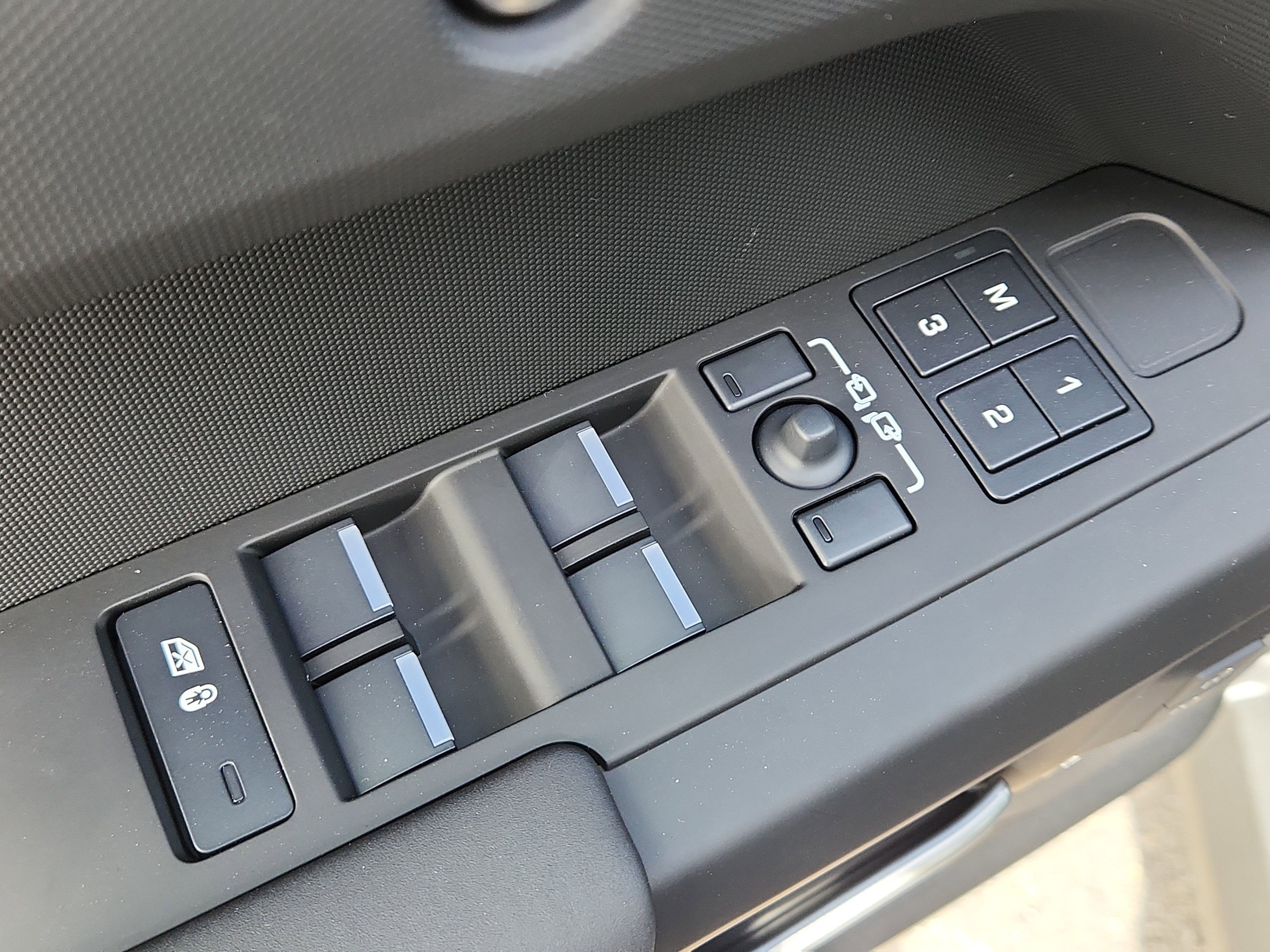 New 2026 Land Rover Defender 110 S image 8