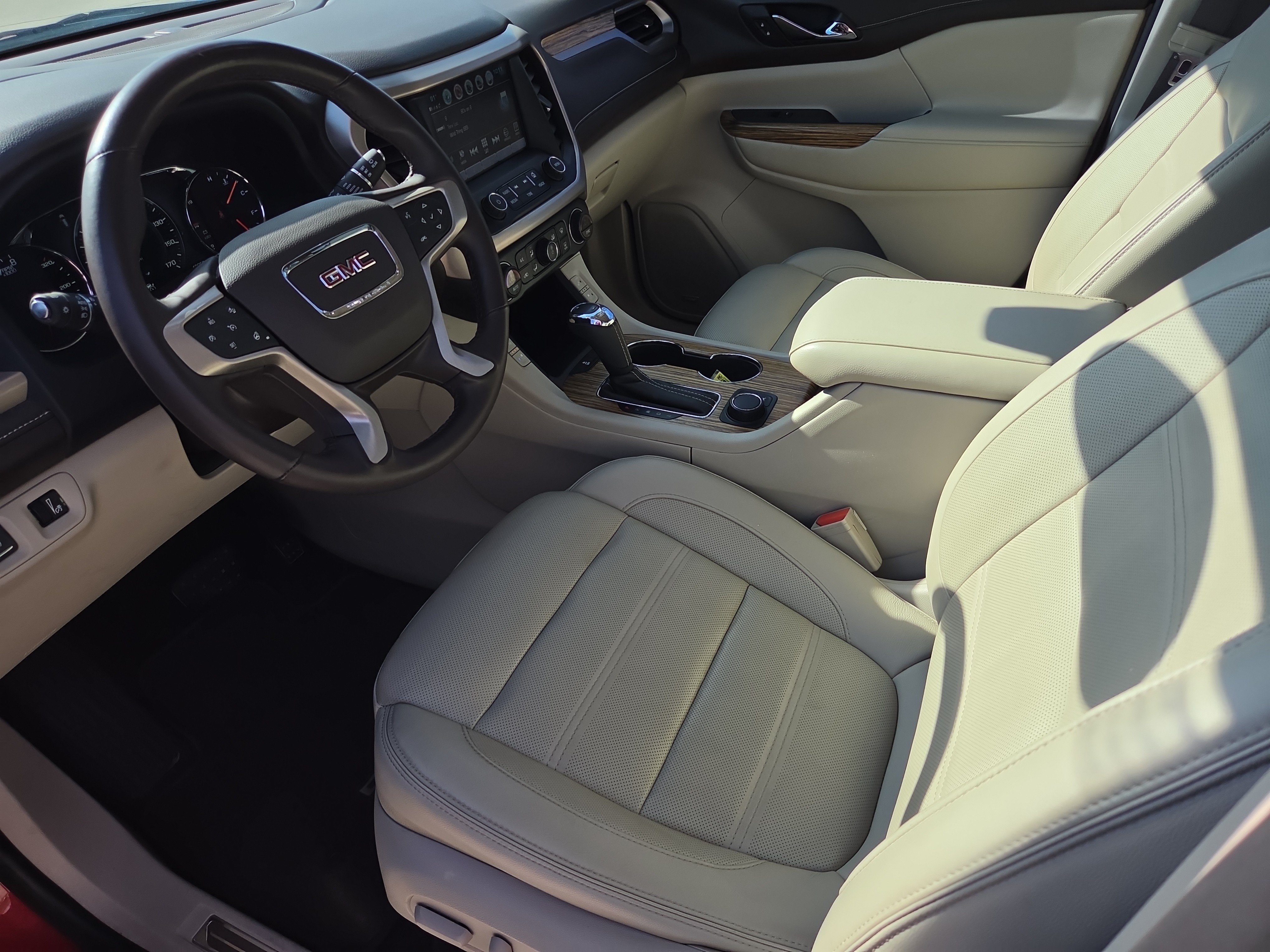Used 2019 GMC Acadia Denali w/ Technology Package FWD image 15