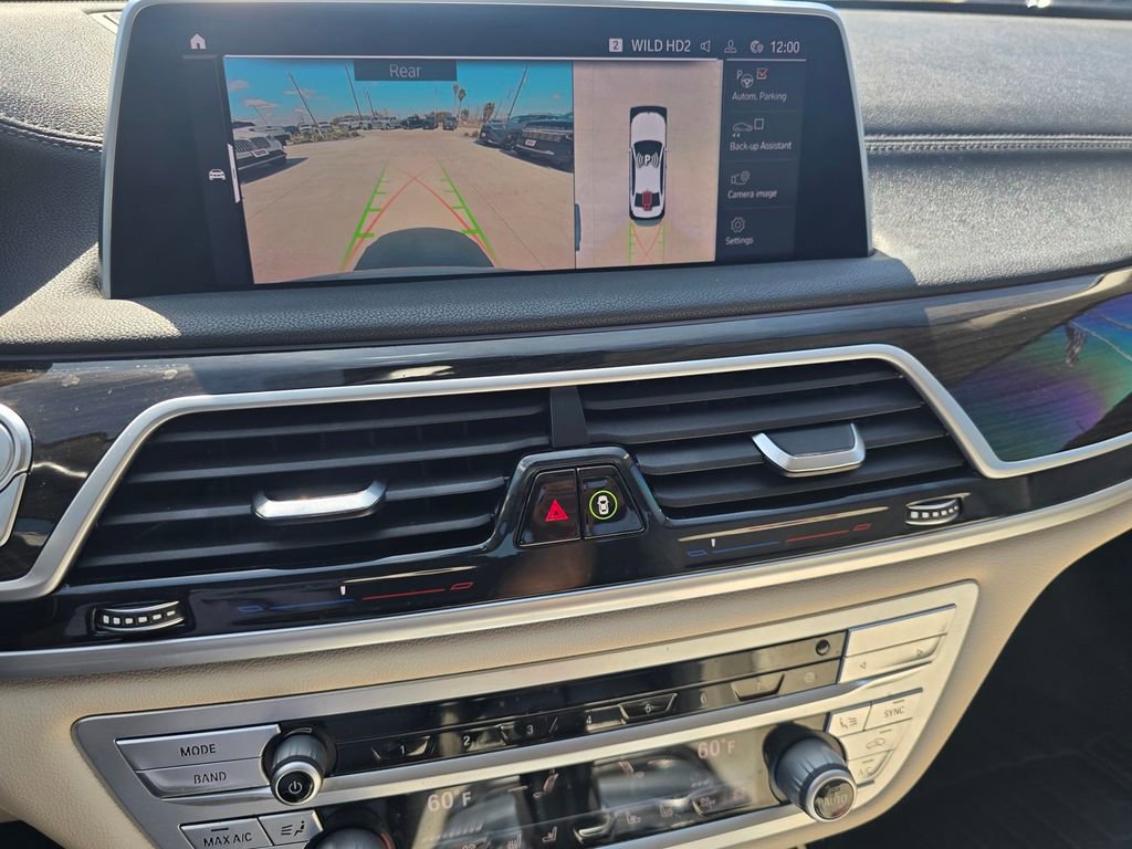 Used 2022 BMW 740i w/ Premium Package image 23