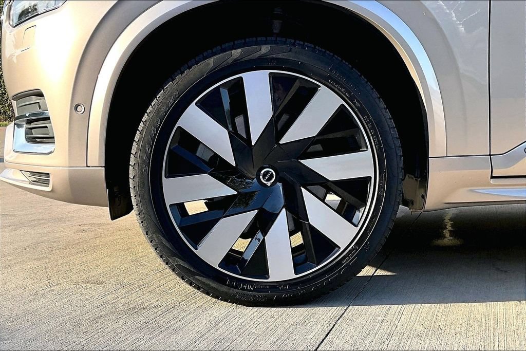 Certified 2023 Volvo XC90 T8 Ultimate AWD/4WD image 11