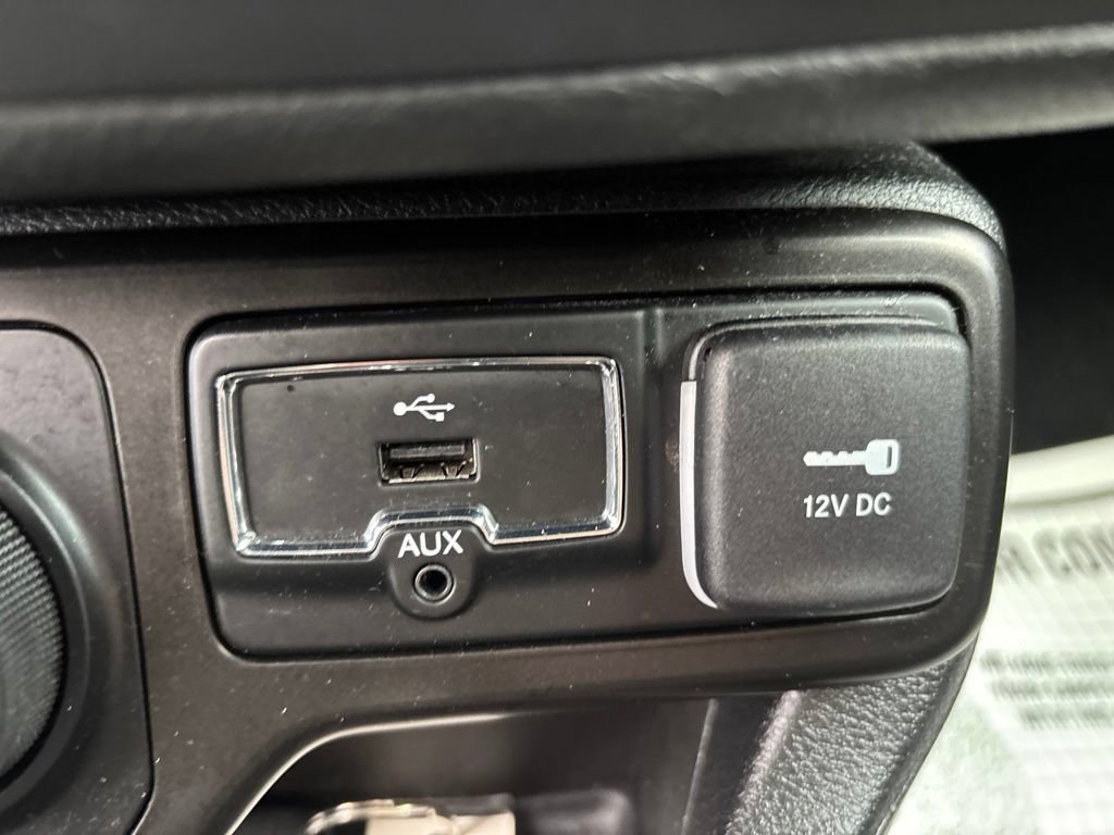 Used 2020 Jeep Renegade Altitude AWD/4WD image 24