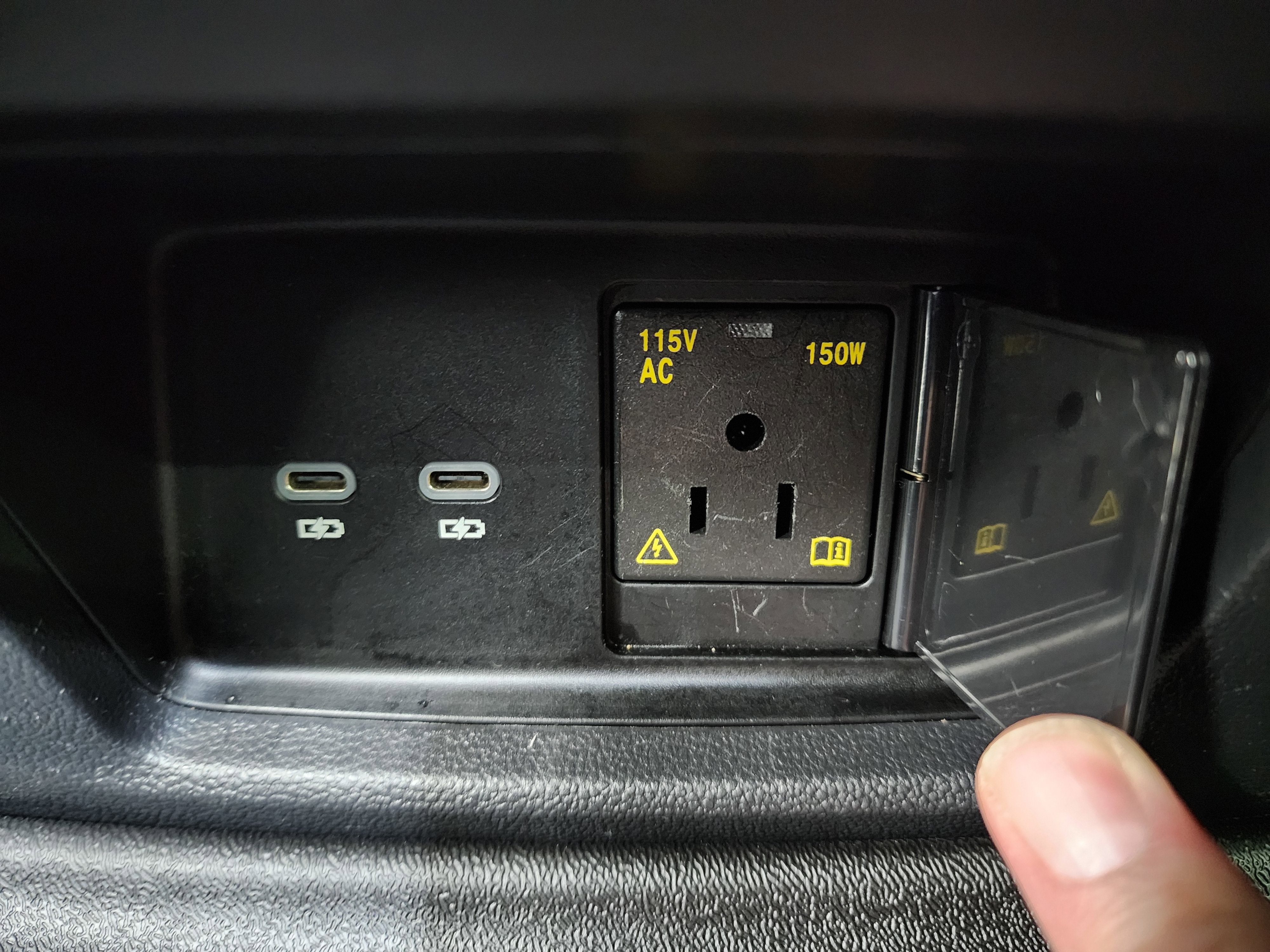 Used 2025 Volkswagen Atlas SE image 38