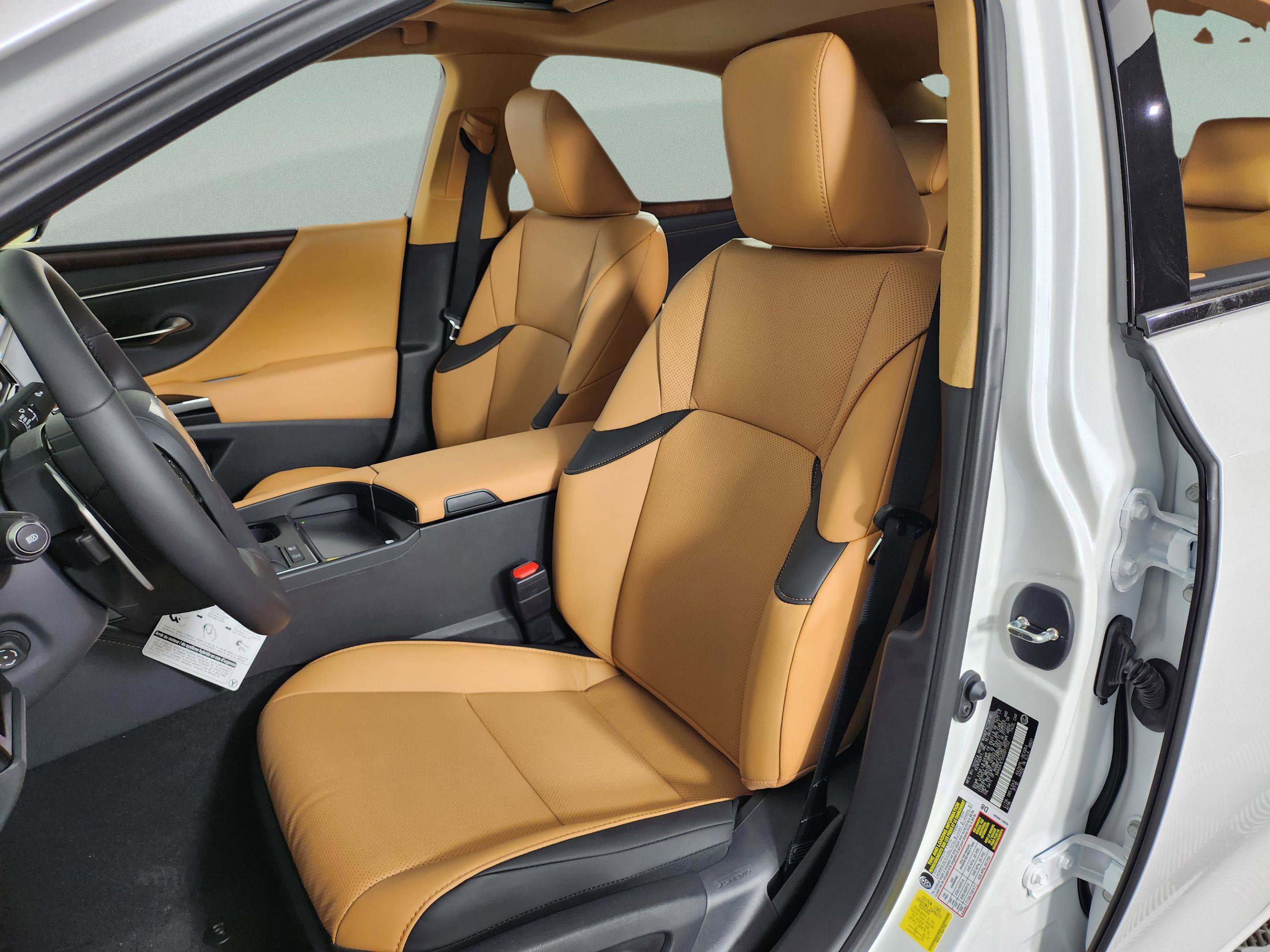 New 2025 Lexus ES 300h w/ Premium Package image 17