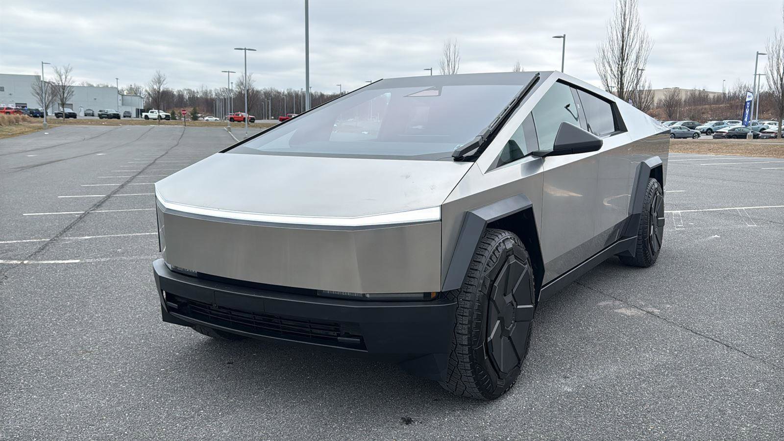 Used 2024 Tesla Cybertruck AWD Crew Cab image 15