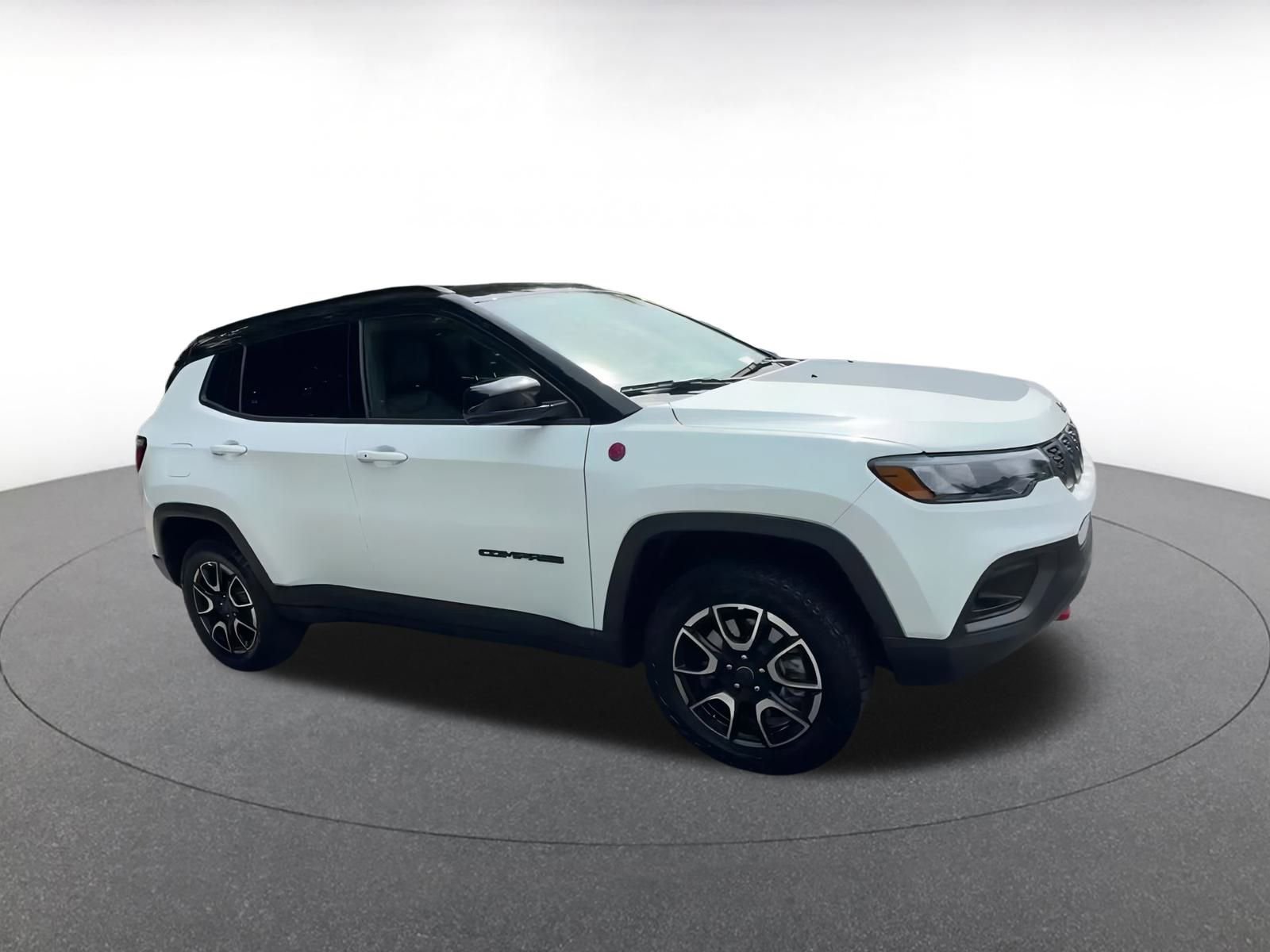 Used 2025 Jeep Compass Trailhawk video 2