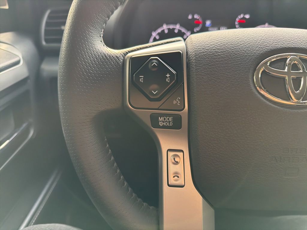 Used 2022 Toyota 4Runner SR5 AWD/4WD image 11