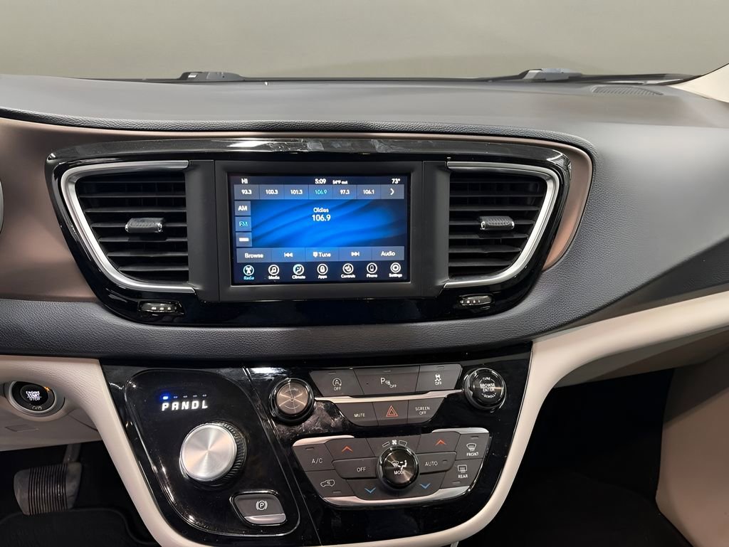 Used 2019 Chrysler Pacifica Touring Plus FWD image 20