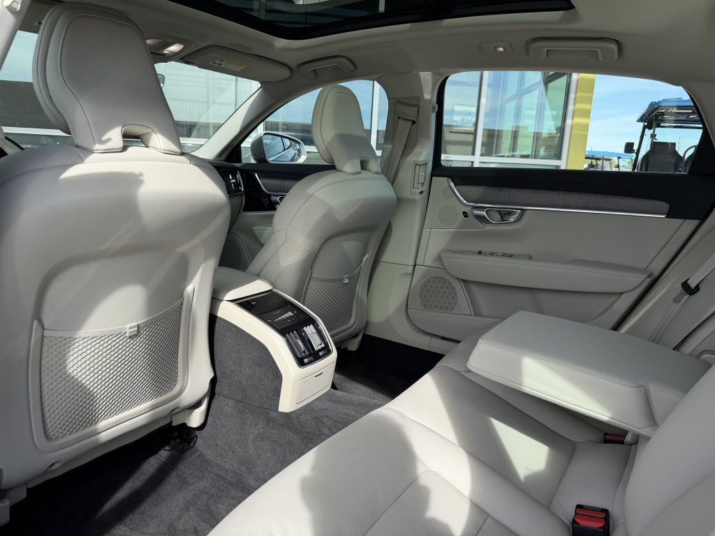 Used 2024 Volvo S90 B6 Plus w/ Protection Package Premier AWD/4WD image 34