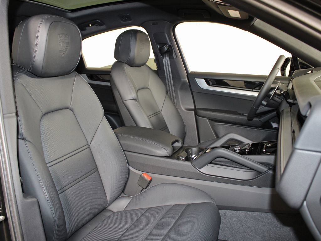 Certified 2026 Porsche Cayenne Coupe image 36