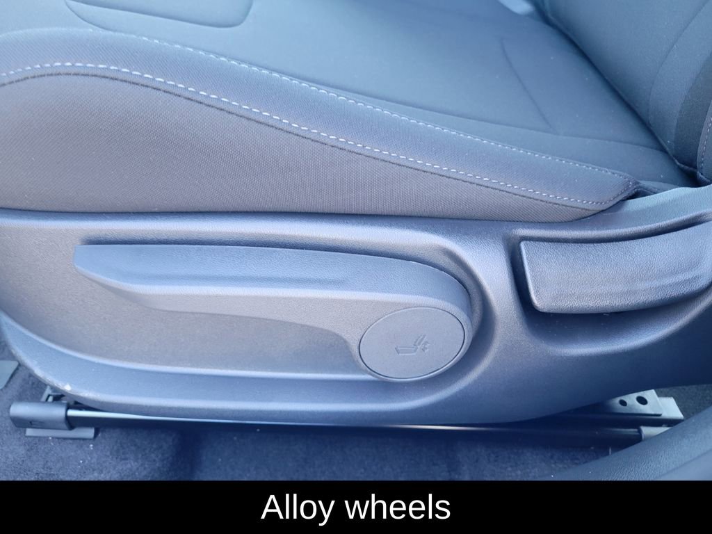 Certified 2025 Hyundai Elantra SEL image 13