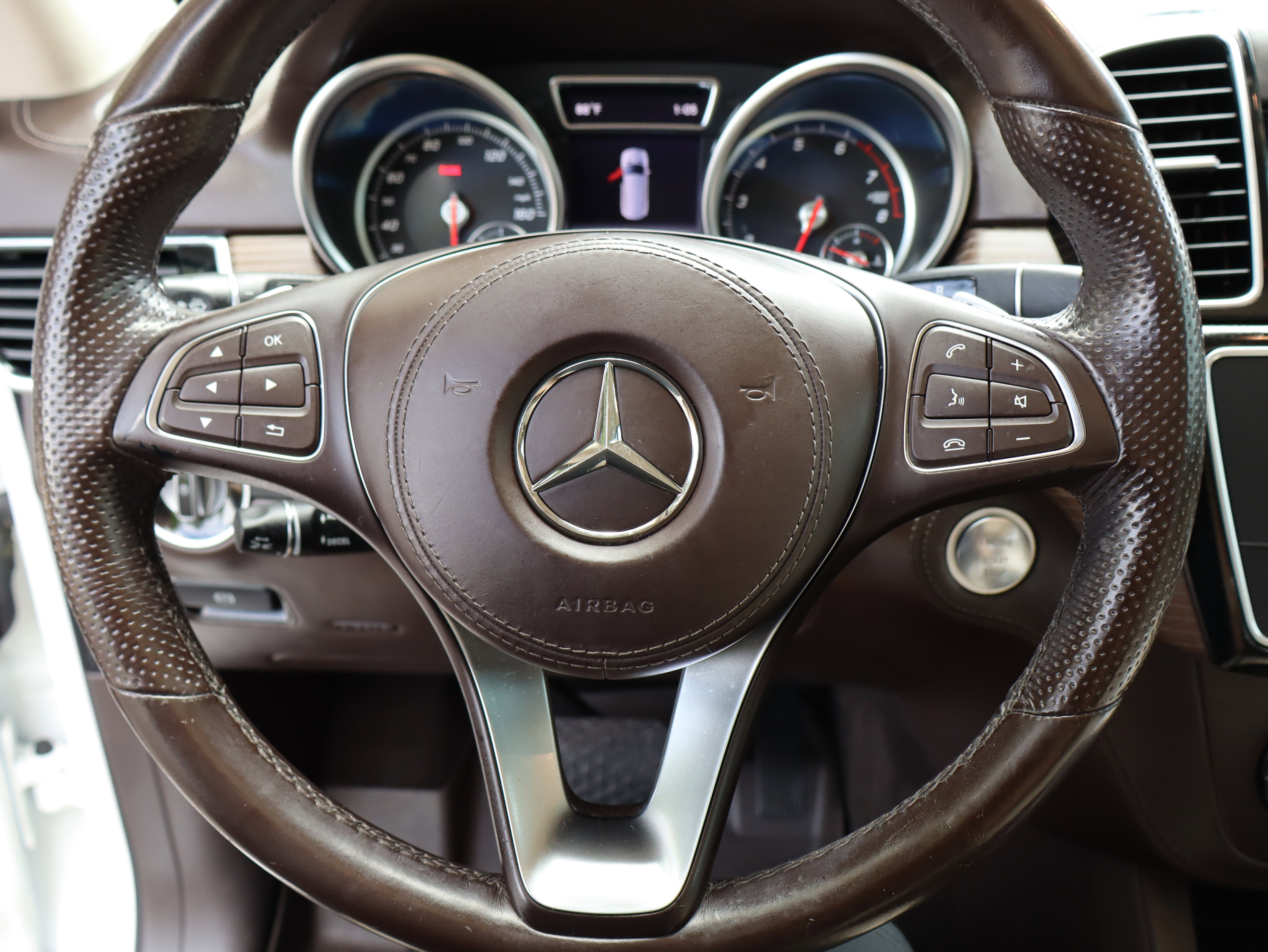 Used 2018 Mercedes-Benz GLS 550 4MATIC image 27