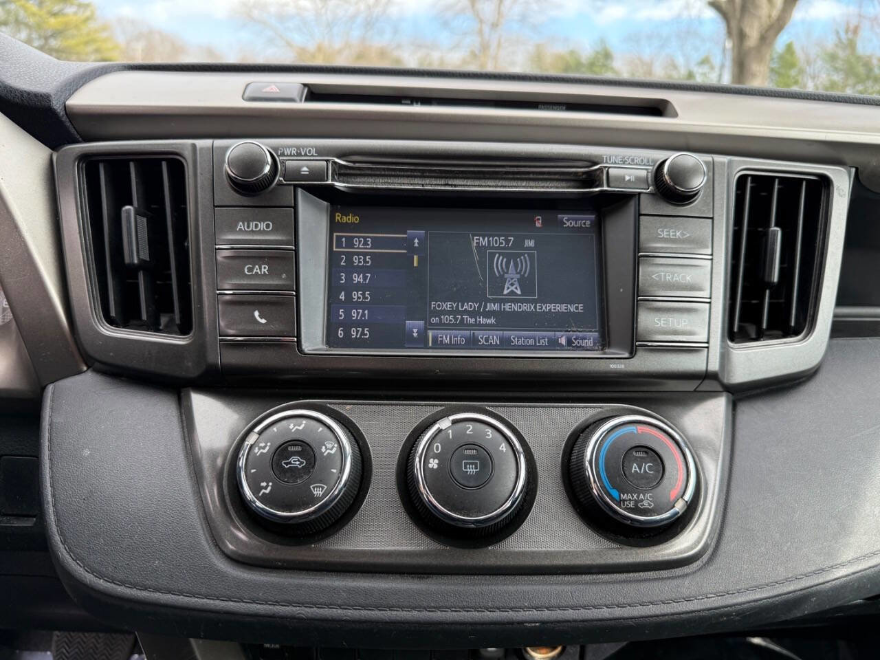 Used 2015 Toyota RAV4 LE AWD/4WD image 20