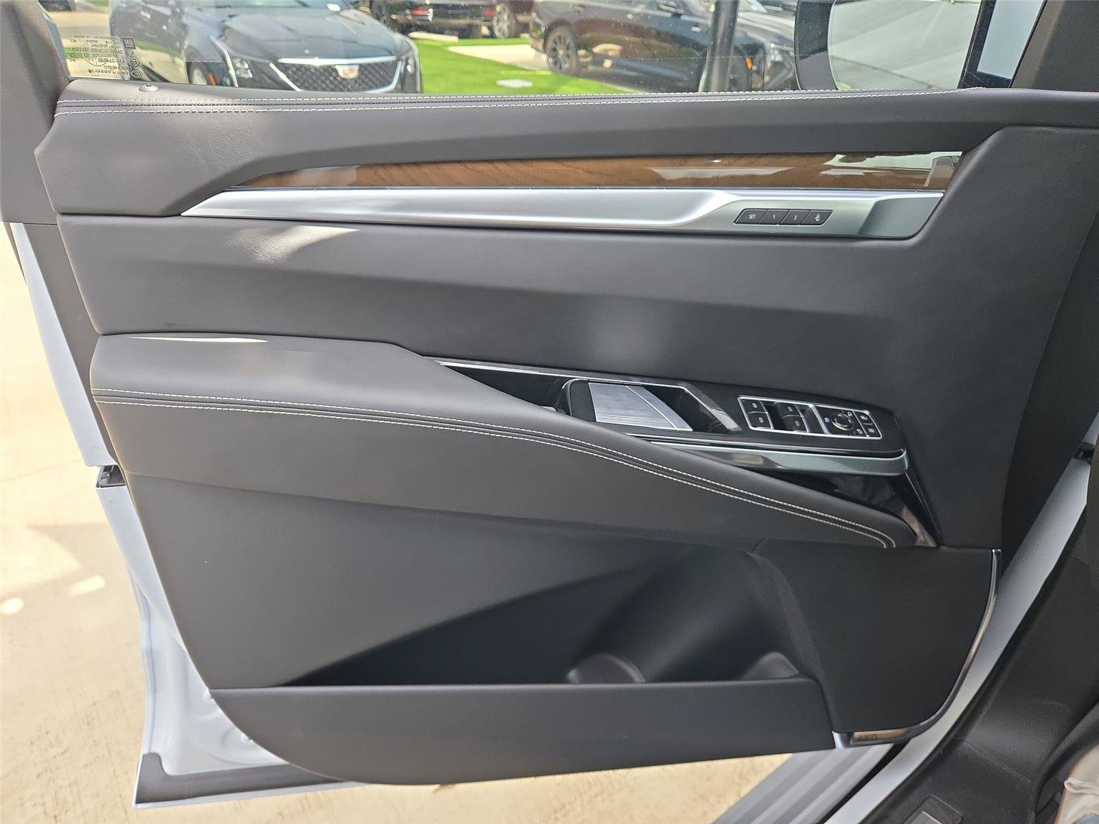 New 2026 Cadillac Escalade ESV Platinum Sport w/ LPO, ONYX Package AWD/4WD image 25