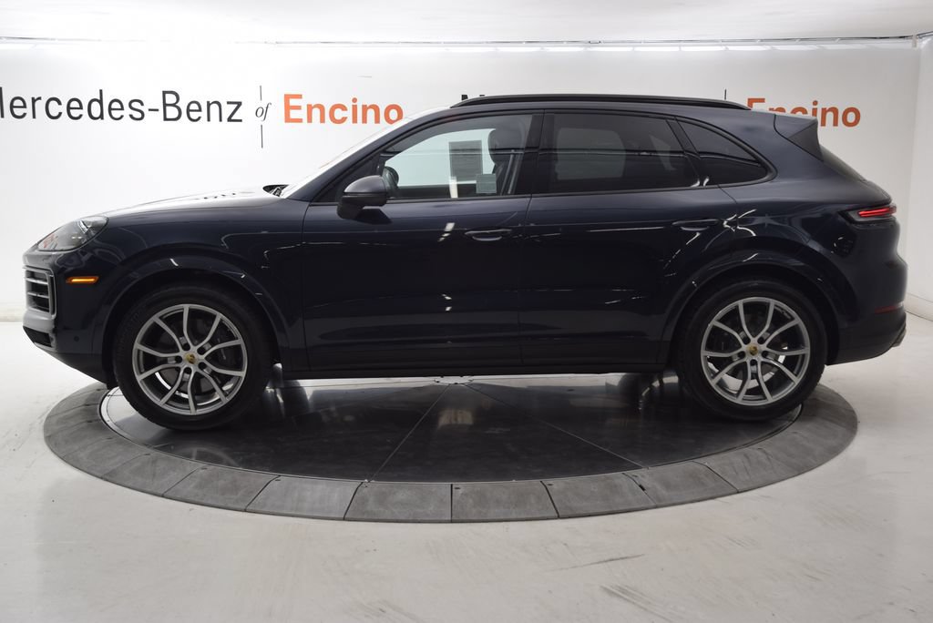 Used 2024 Porsche Cayenne AWD/4WD image 3