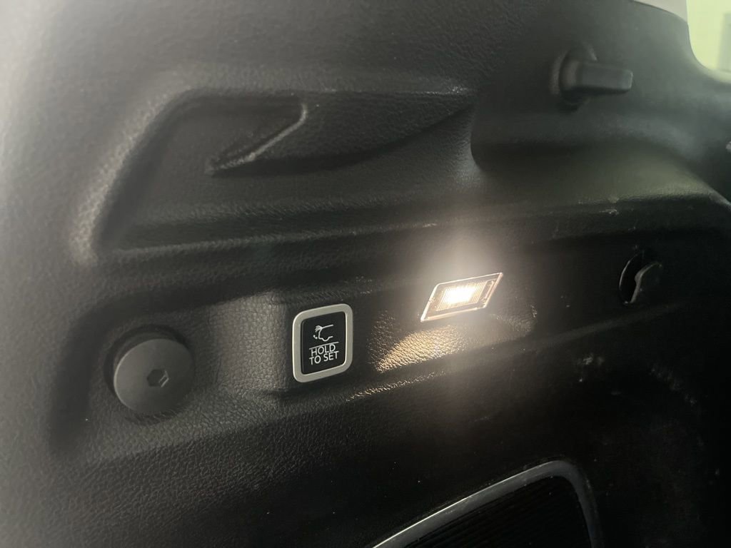 Used 2023 Jeep Grand Cherokee L Limited w/ Rear Seat Video Group I image 34