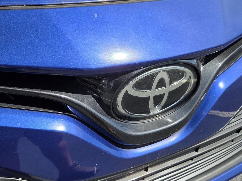 Used 2018 Toyota Camry LE FWD image 3