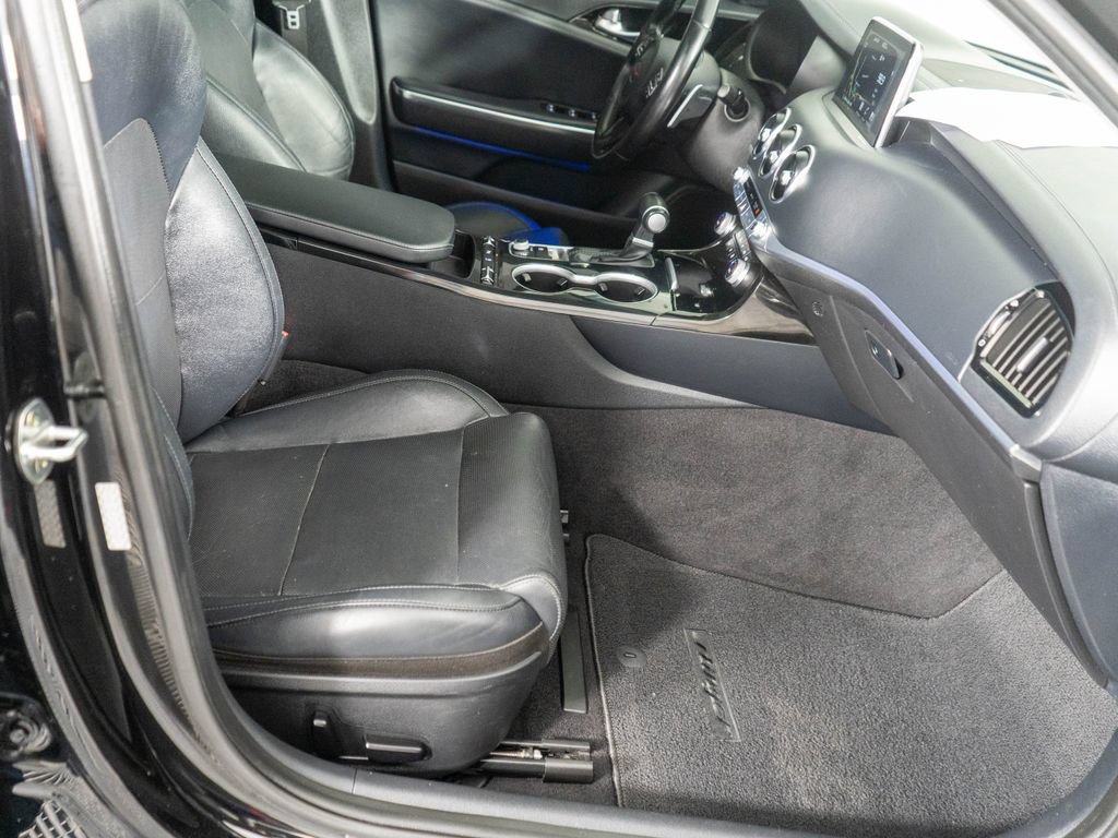 Used 2018 Kia Stinger Premium RWD image 8