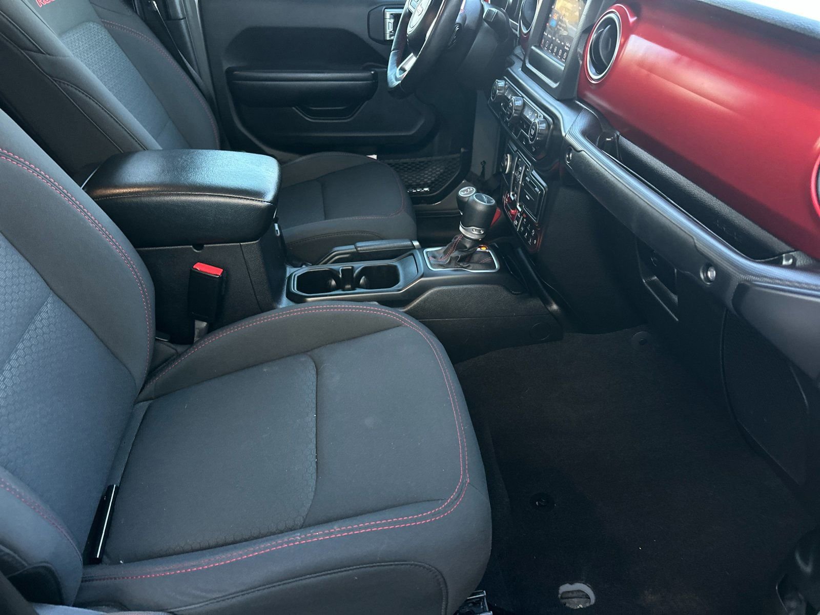 Used 2021 Jeep Gladiator Rubicon w/ Cold Weather Group AWD/4WD image 15