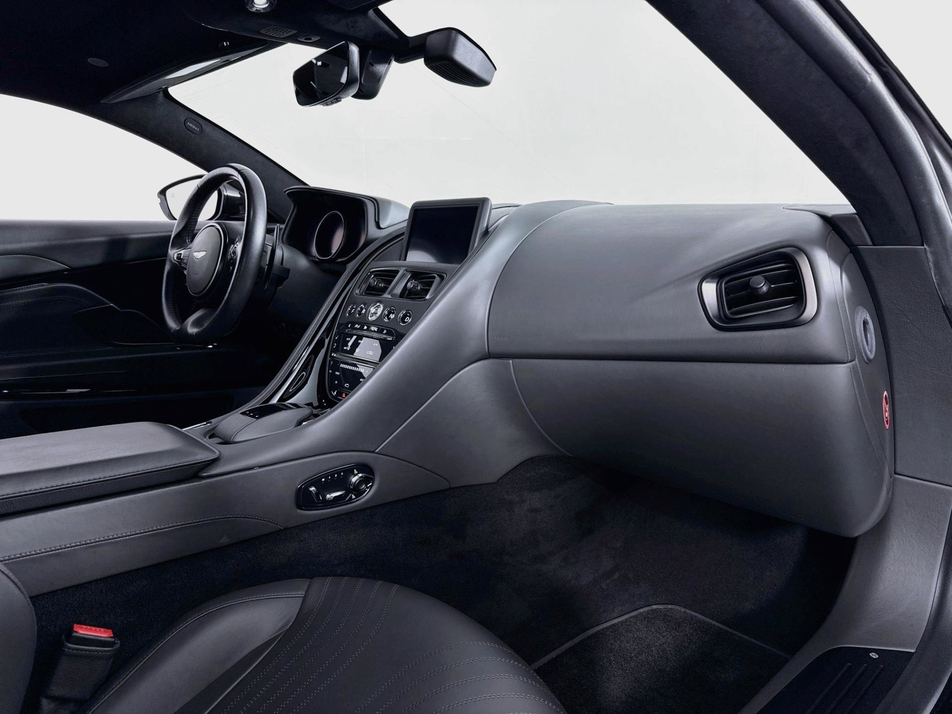 Used 2020 Aston Martin DB11 Coupe RWD image 30