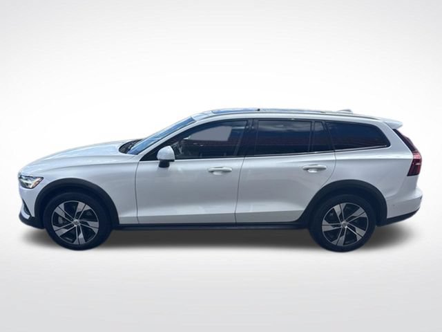 Used 2024 Volvo V60 B5 Cross Country Plus AWD/4WD image 2