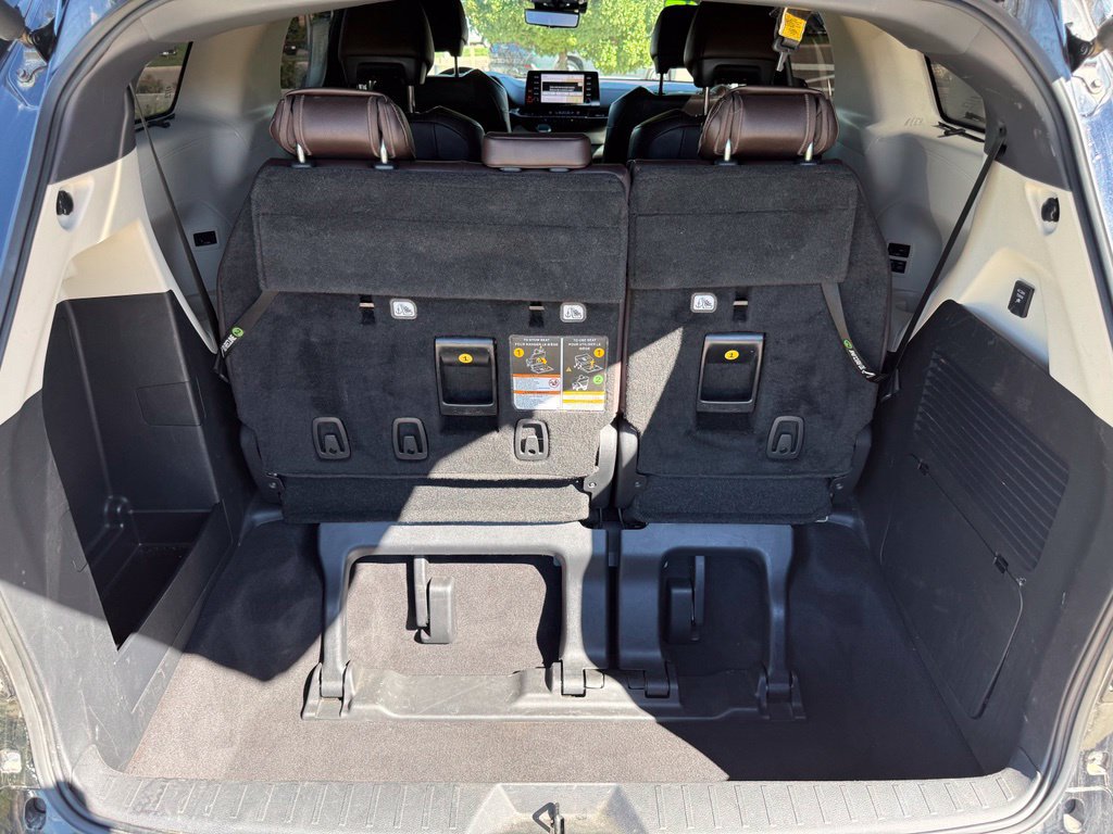 Used 2022 Toyota Sienna Platinum AWD/4WD image 28