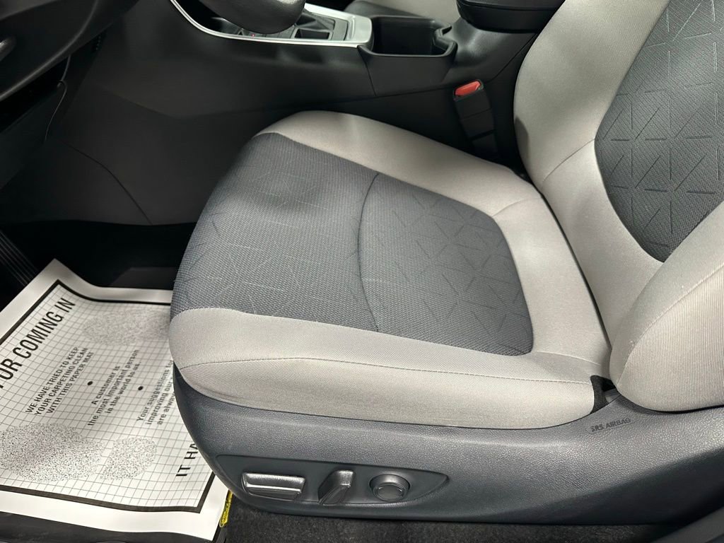 Used 2025 Toyota RAV4 XLE image 13