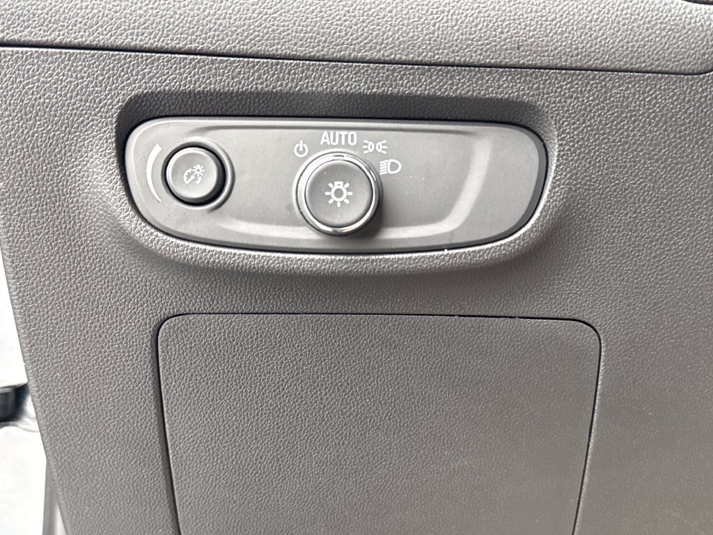 Certified 2024 Buick Encore GX Avenir FWD image 17