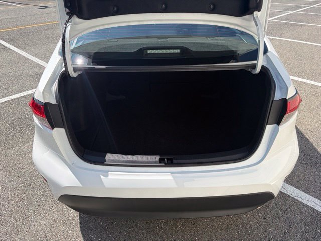 Used 2025 Toyota Corolla LE FWD image 5